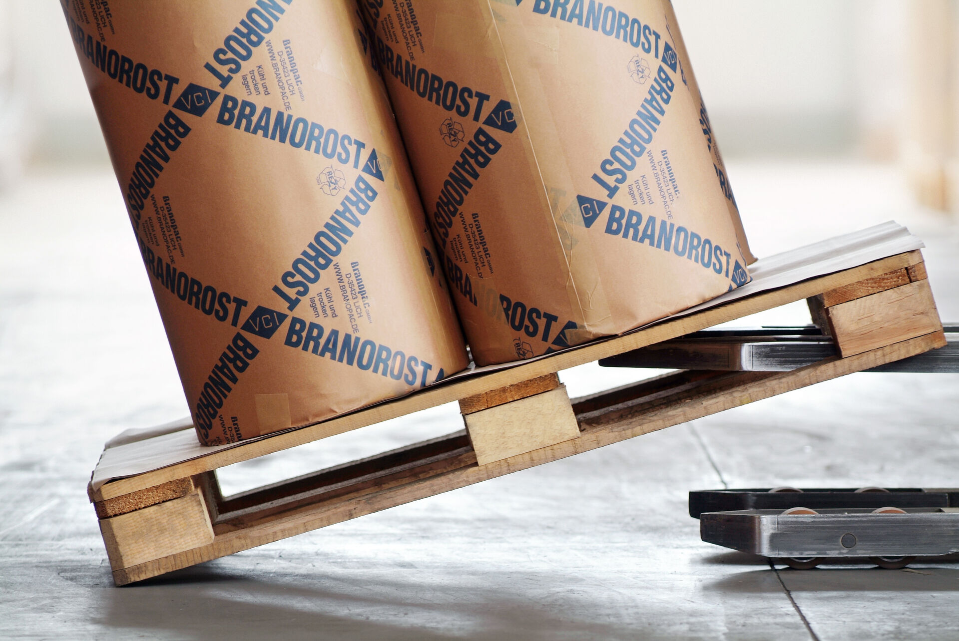 [Translate to Französisch:] BRANOgrip rutschhemmendes Papier als Palettenunterlage